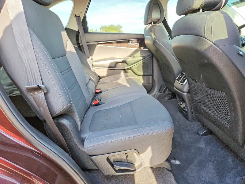 Photo 11 from auction – 2016 KIA SORENTO with VIN 5XYPG4A35GG025748