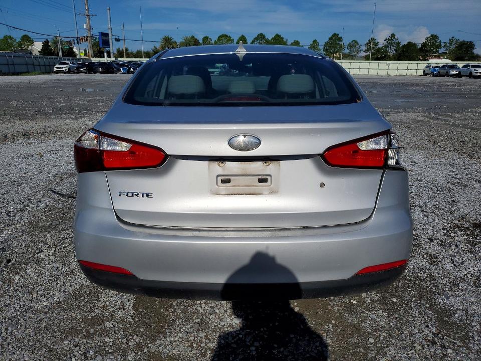Photo 6 from auction – 2015 KIA FORTE with VIN KNAFK4A66F5346612