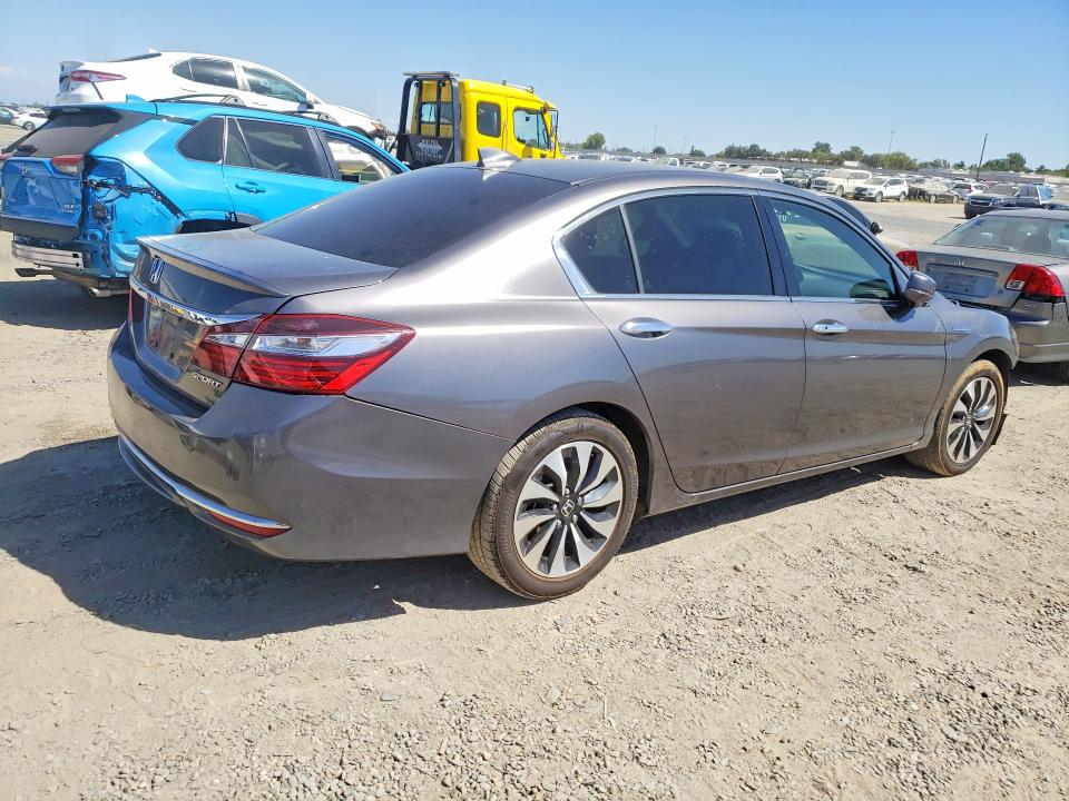 Photo 3 from auction – 2017 HONDA ACCORD with VIN JHMCR6F51HC011512