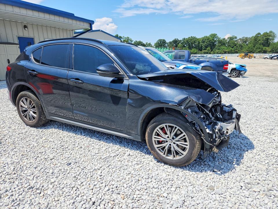 Photo 4 from auction – 2022 ALFA ROMEO STELVIO with VIN ZASPAKAN7N7D24425