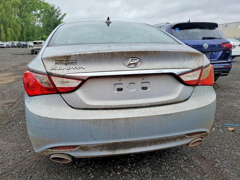 Photo 6 from auction – 2011 HYUNDAI SONATA with VIN 5NPEC4AC3BH066299