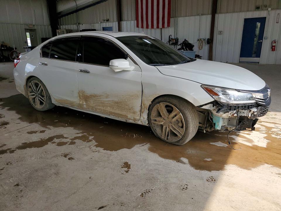 Photo 4 from auction – 2017 HONDA ACCORD with VIN 1HGCR3F91HA012689