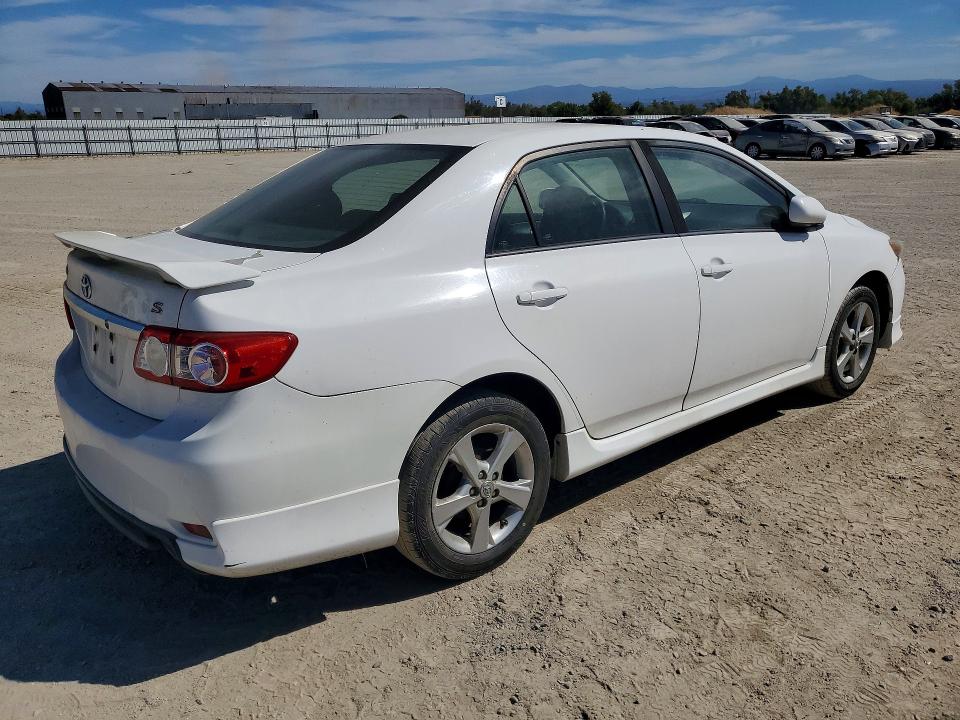 Photo 3 from auction – 2013 TOYOTA COROLLA with VIN 5YFBU4EE8DP136106