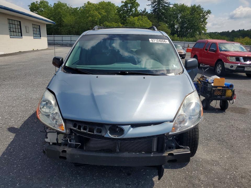 Photo 5 from auction – 2010 TOYOTA SIENNA with VIN 5TDKK4CC6AS294132