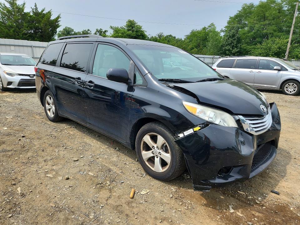 Photo 4 from auction – 2016 TOYOTA SIENNA with VIN 5TDKK3DC4GS752624