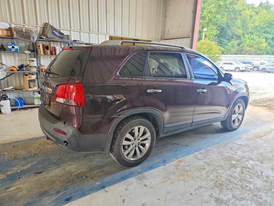 Photo 3 from auction – 2011 KIA SORENTO with VIN 5XYKT4A27BG091174