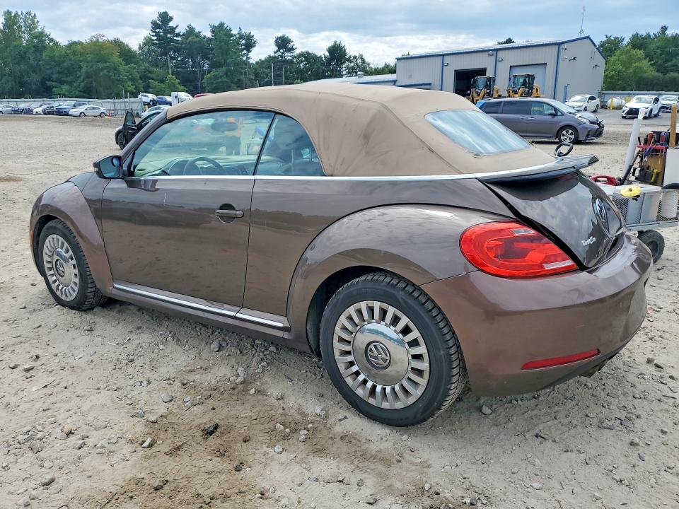 Photo 2 from auction – 2013 VOLKSWAGEN BEETLE with VIN 3VW5X7AT5DM823929