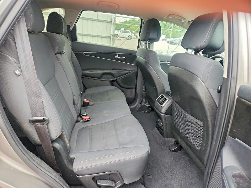 Photo 11 from auction – 2016 KIA SORENTO with VIN 5XYPGDA37GG046004