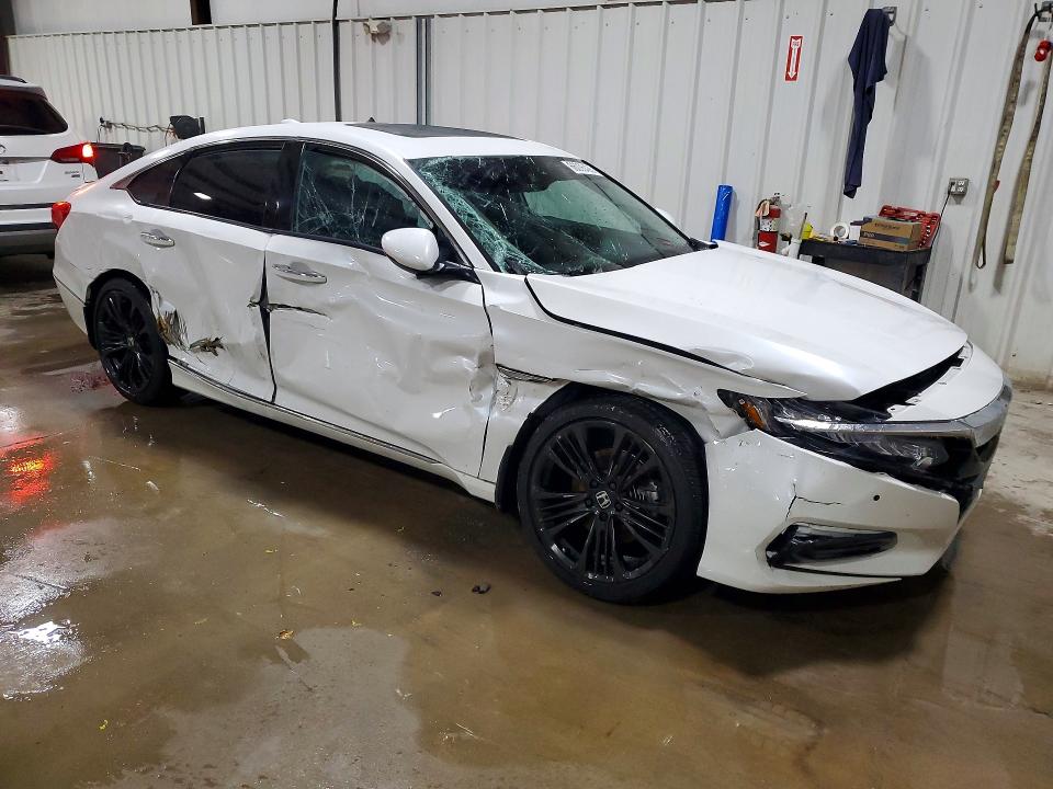Снимка 4 от търг – 2018 HONDA ACCORD с VIN 1HGCV2F96JA024252
