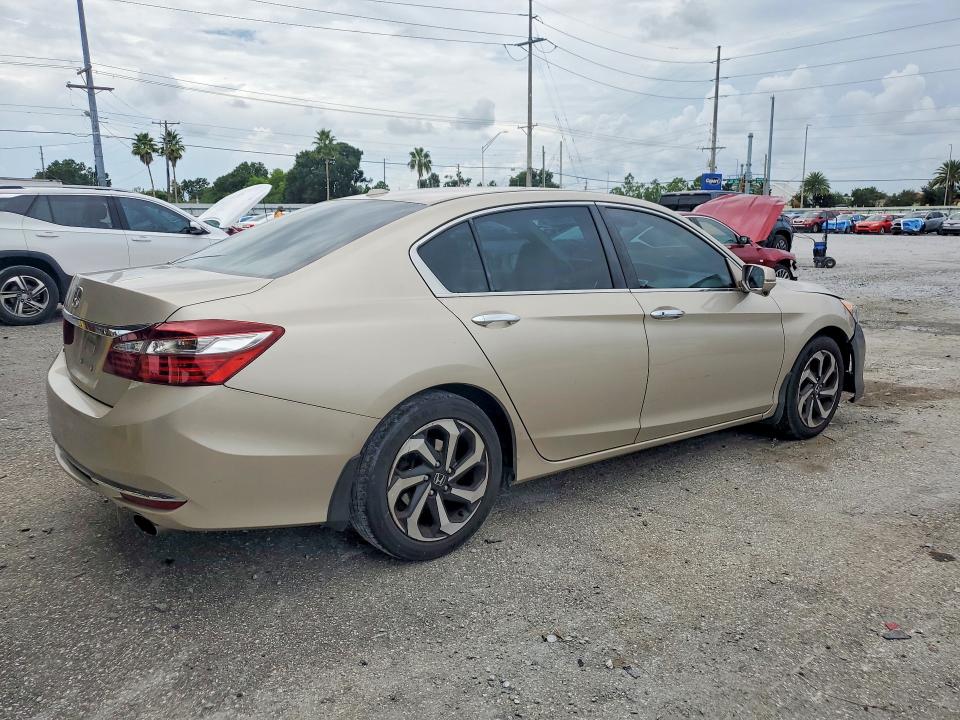 Photo 3 from auction – 2016 HONDA ACCORD with VIN 1HGCR2F02GA001971