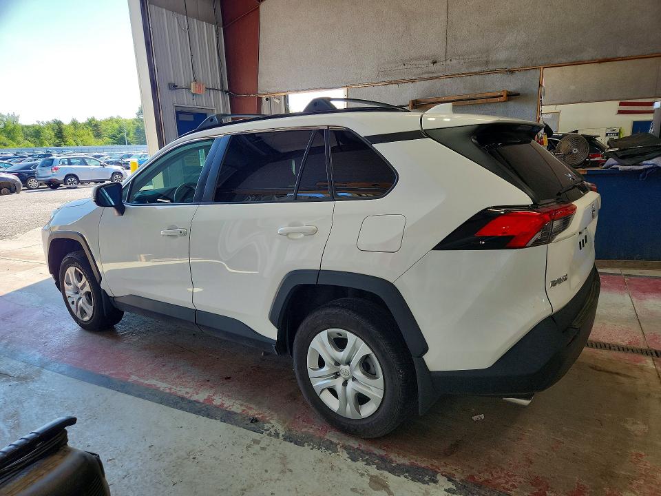 Photo 2 from auction – 2021 TOYOTA RAV4 with VIN 2T3P1RFV3MW153931