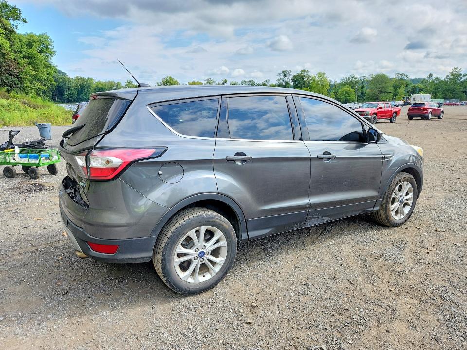 Photo 3 from auction – 2017 FORD ESCAPE with VIN 1FMCU9GD9HUB55435