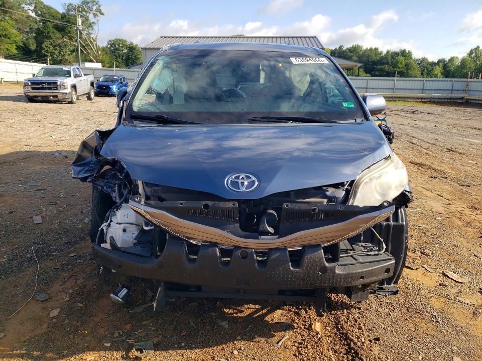 Photo 5 from auction – 2017 TOYOTA SIENNA with VIN 5TDDZ3DC9HS155796