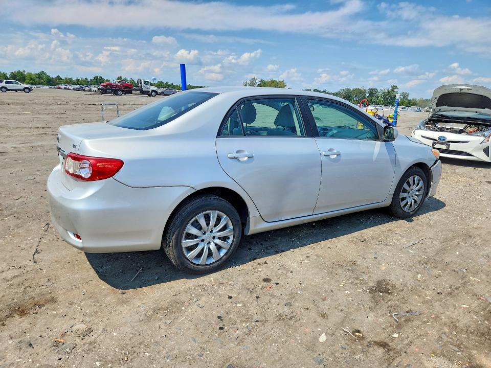 Photo 3 from auction – 2013 TOYOTA COROLLA with VIN 2T1BU4EE6DC119918