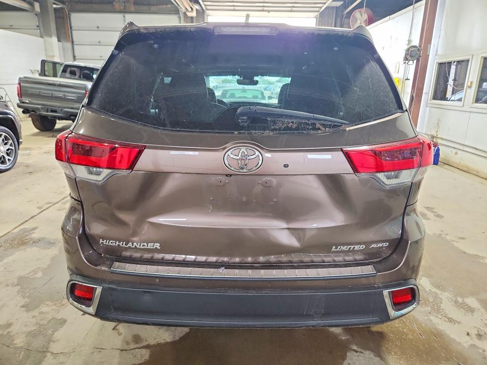 Снимка 6 от търг – 2017 TOYOTA HIGHLANDER с VIN 5TDDZRFH3HS458309