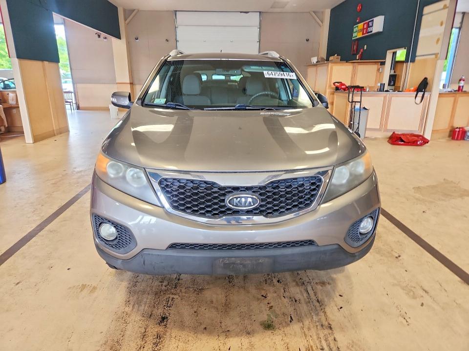 Photo 5 from auction – 2011 KIA SORENTO with VIN 5XYKTDA14BG046989