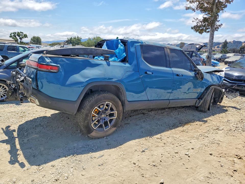 Photo 3 from auction – 2022 RIVIAN R1T with VIN 7FCTGAAL4NN000353