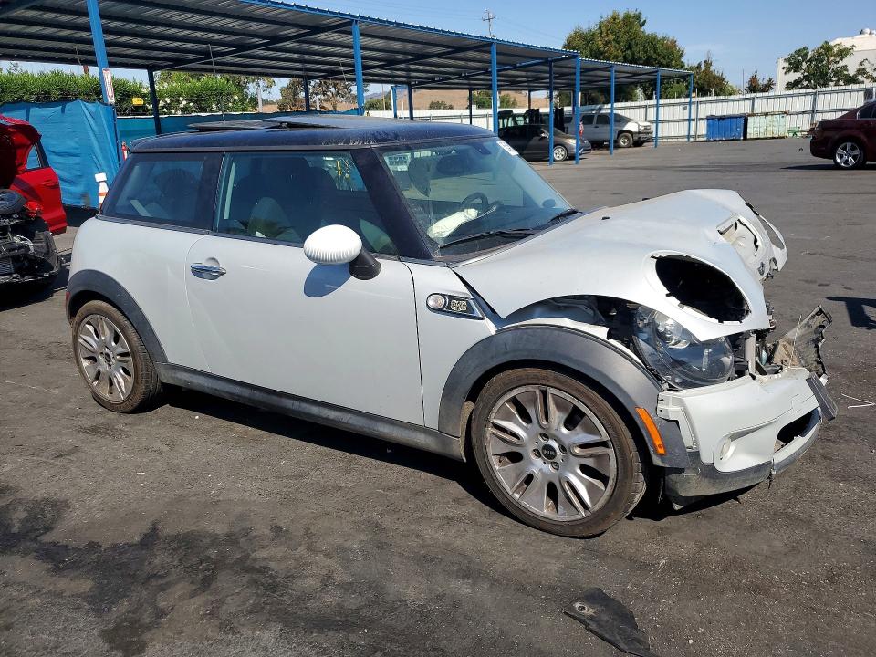 Photo 4 from auction – 2010 MINI COOPER with VIN WMWMF7C55ATW88848
