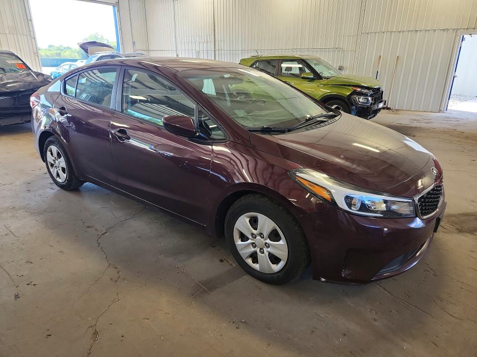 Photo 4 from auction – 2017 KIA FORTE with VIN 3KPFK4A7XHE121239
