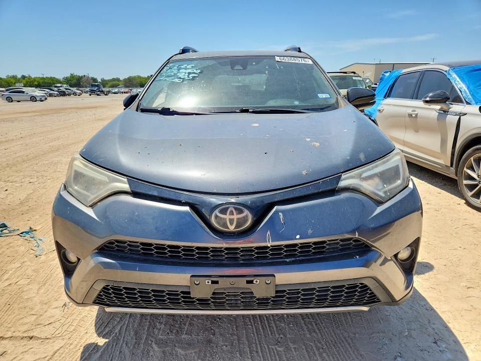 Photo 5 from auction – 2017 TOYOTA RAV4 with VIN JTMNFREV4HD105965