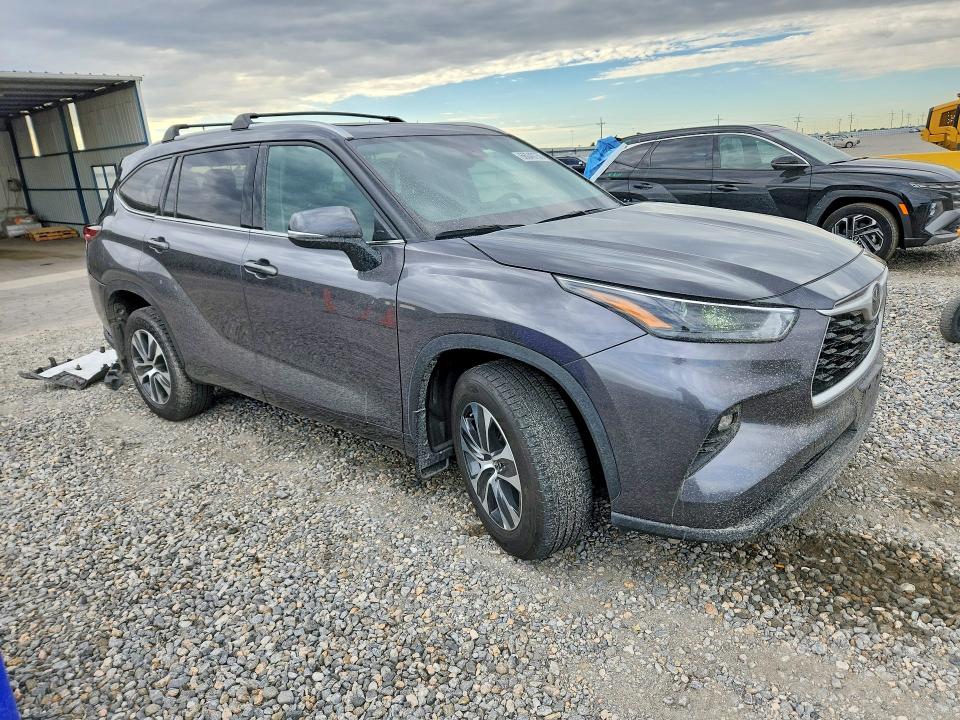 Photo 4 from auction – 2022 TOYOTA HIGHLANDER with VIN 5TDGZRBH7NS189438