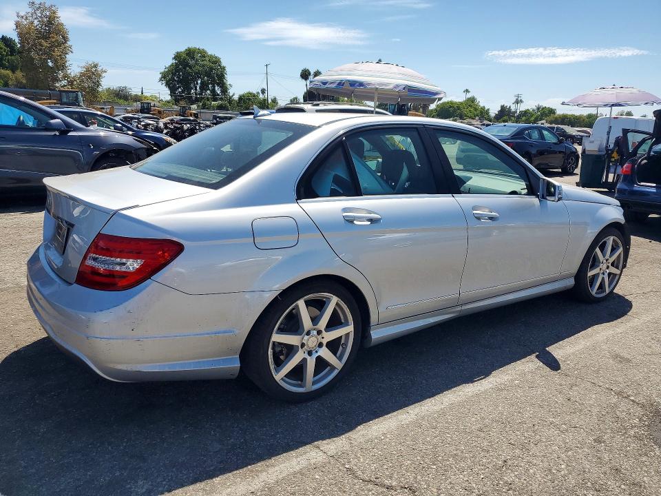 Photo 3 from auction – 2014 MERCEDES-BENZ C with VIN WDDGF4HB3EA954713