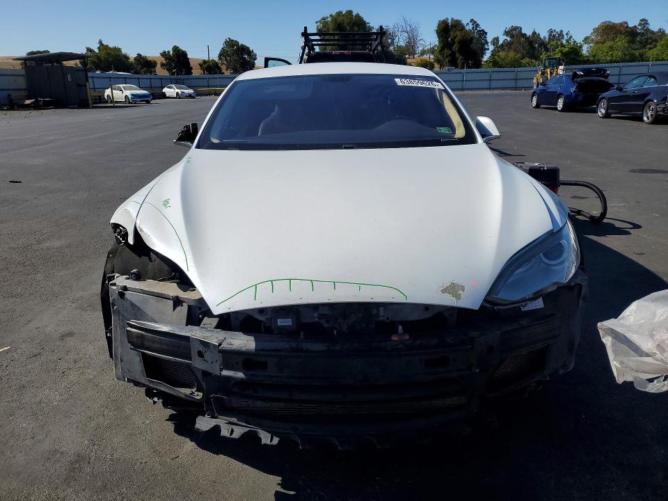 صورة رقم 5 من المزاد - 2014 TESLA MODEL S مع VIN 5YJSA1H17EFP28237