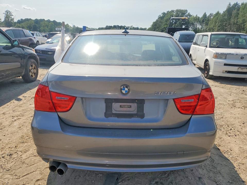Photo 6 from auction – 2011 BMW 328 with VIN WBAPH5C56BA447356