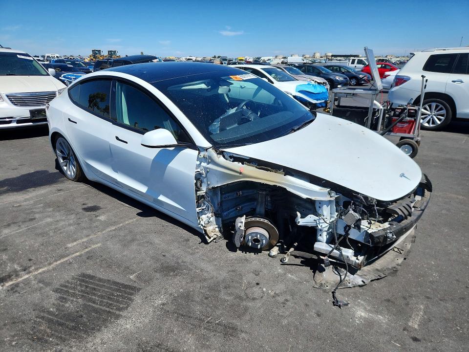 Снимка 4 от търг – 2023 TESLA MODEL 3 с VIN 5YJ3E1EA2PF485128