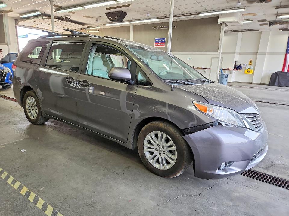 Photo 4 from auction – 2014 TOYOTA SIENNA with VIN 5TDYK3DCXES522402