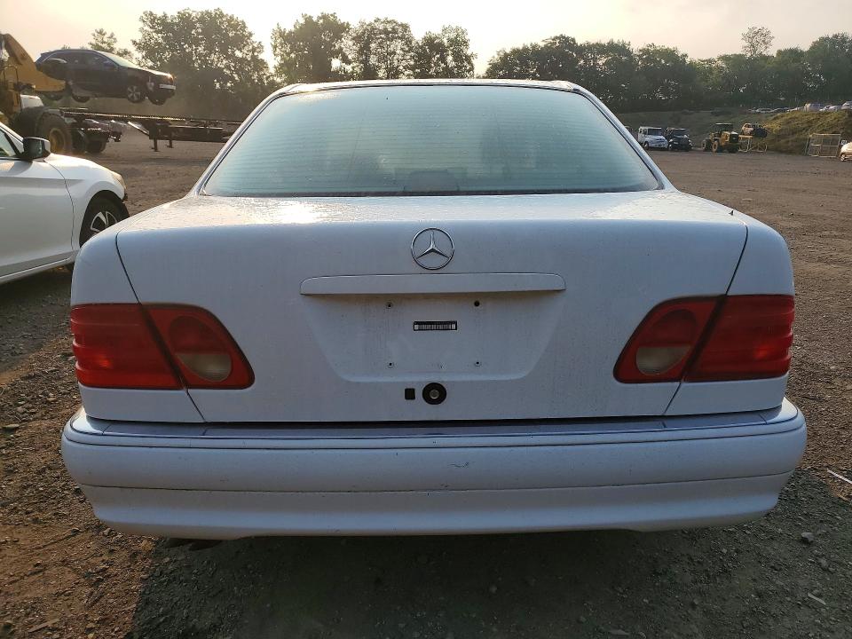 Photo 6 from auction – 1997 MERCEDES-BENZ E with VIN WDBJF72F4VA227608