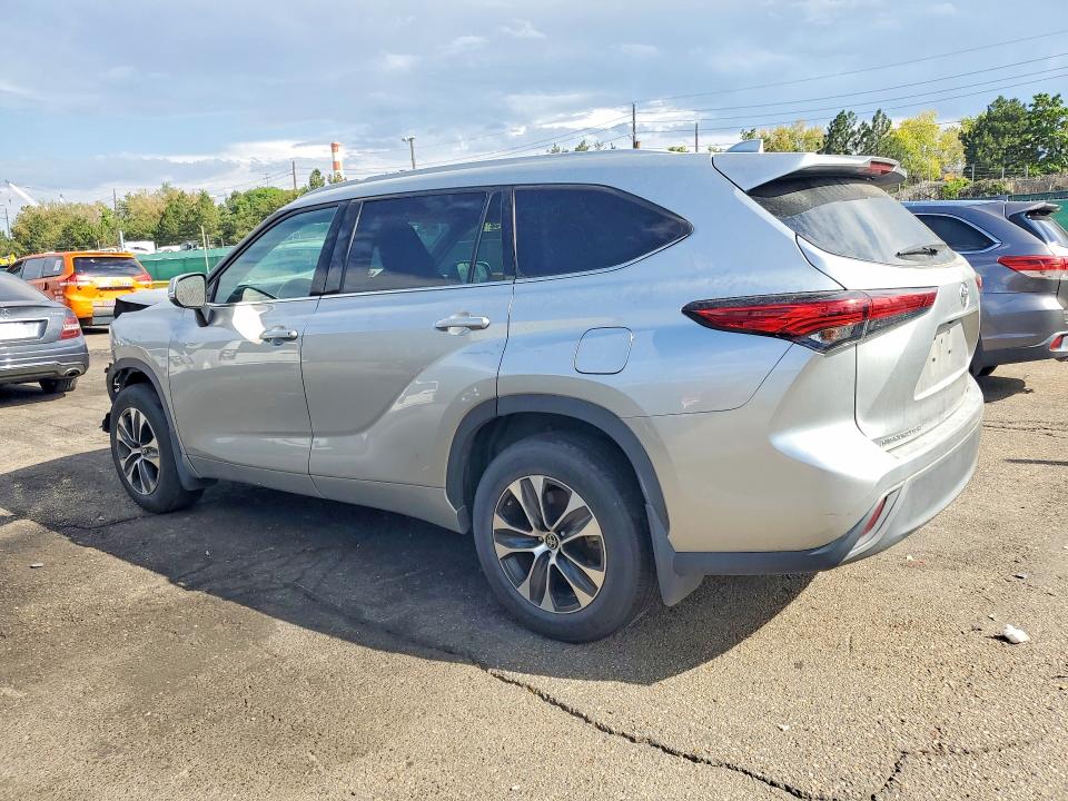 Photo 2 from auction – 2022 TOYOTA HIGHLANDER with VIN 5TDGZRBH8NS569193