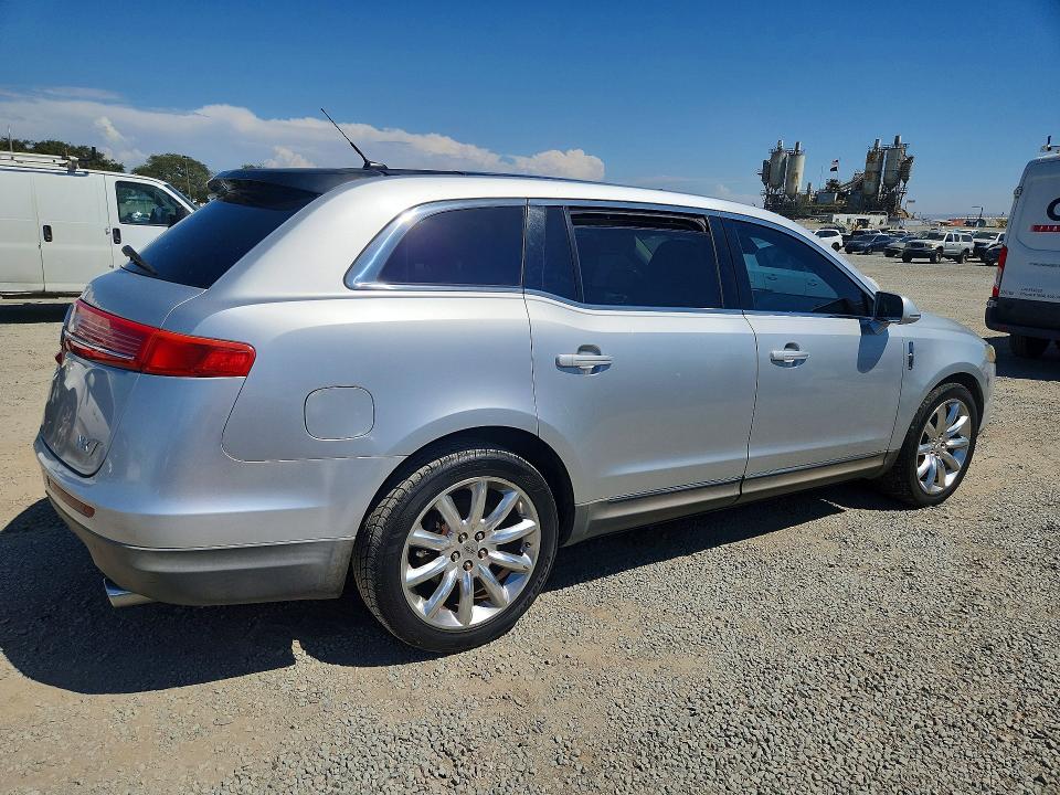 Photo 3 from auction – 2010 LINCOLN MKT with VIN 2LMHJ5FR2ABJ11636