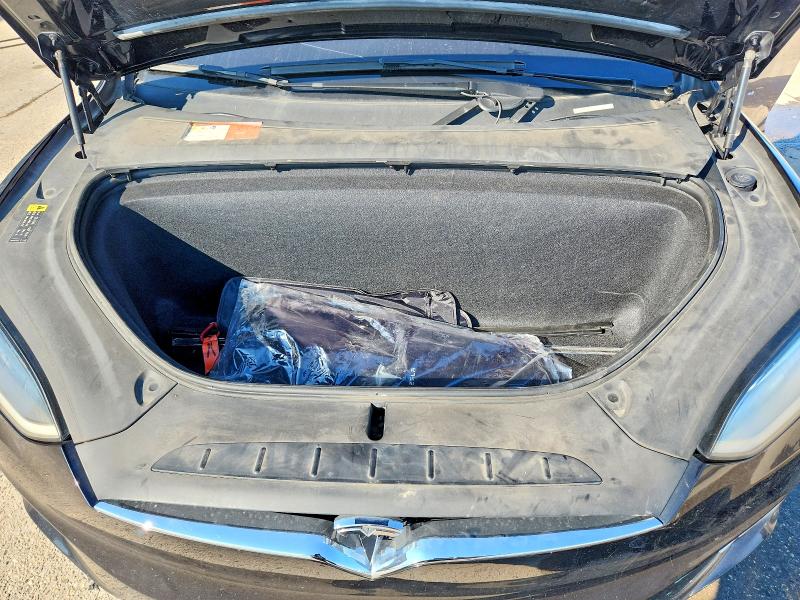 Снимка 11 от търг – 2017 TESLA MODEL X с VIN 5YJXCBE23HF076644