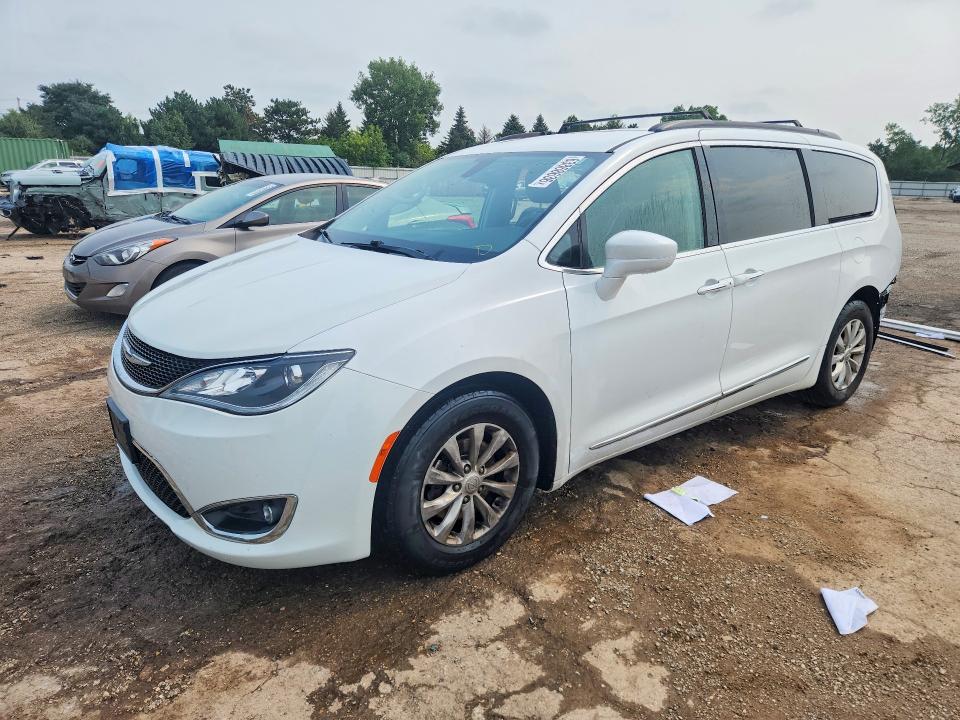CHRYSLER PACIFICA 2017 with VIN 2C4RC1BG9HR703290 - Photo from auction
