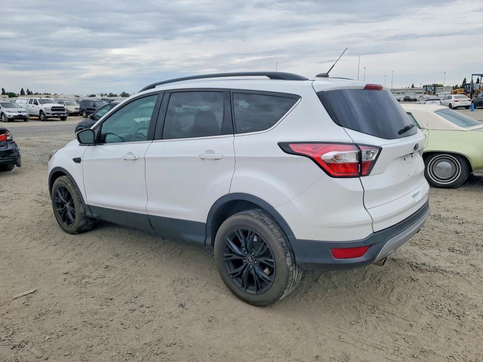 صورة رقم 2 من المزاد - 2017 FORD ESCAPE مع VIN 1FMCU9GD0HUE98683