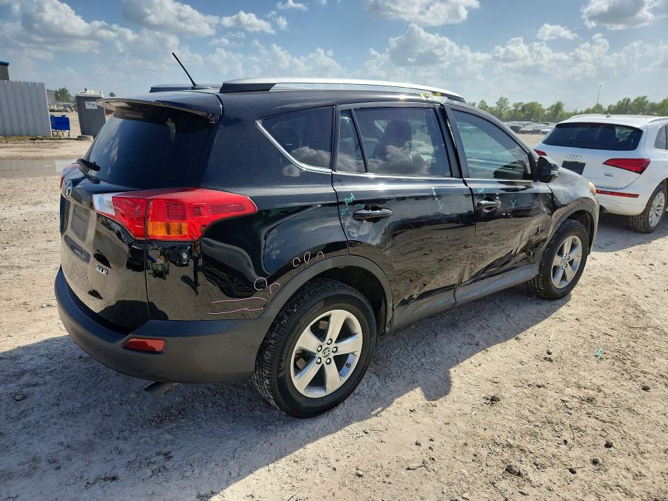 Photo 3 from auction – 2015 TOYOTA RAV4 with VIN 2T3WFREV1FW153170