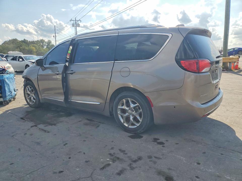 Photo 2 from auction – 2017 CHRYSLER PACIFICA with VIN 2C4RC1GG7HR770608