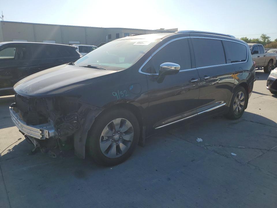 CHRYSLER PACIFICA 2017 with VIN 2C4RC1N72HR712540 - Photo from auction