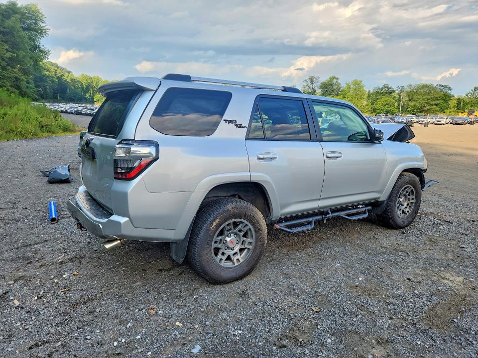 Photo 3 from auction – 2018 TOYOTA 4RUNNER with VIN JTEBU5JR0J5610147