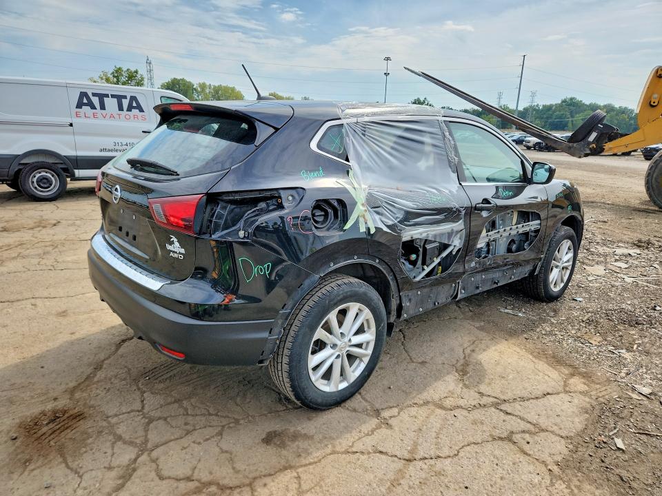Снимка 3 от търг – 2018 NISSAN ROGUE SPORT с VIN JN1BJ1CR4JW203612