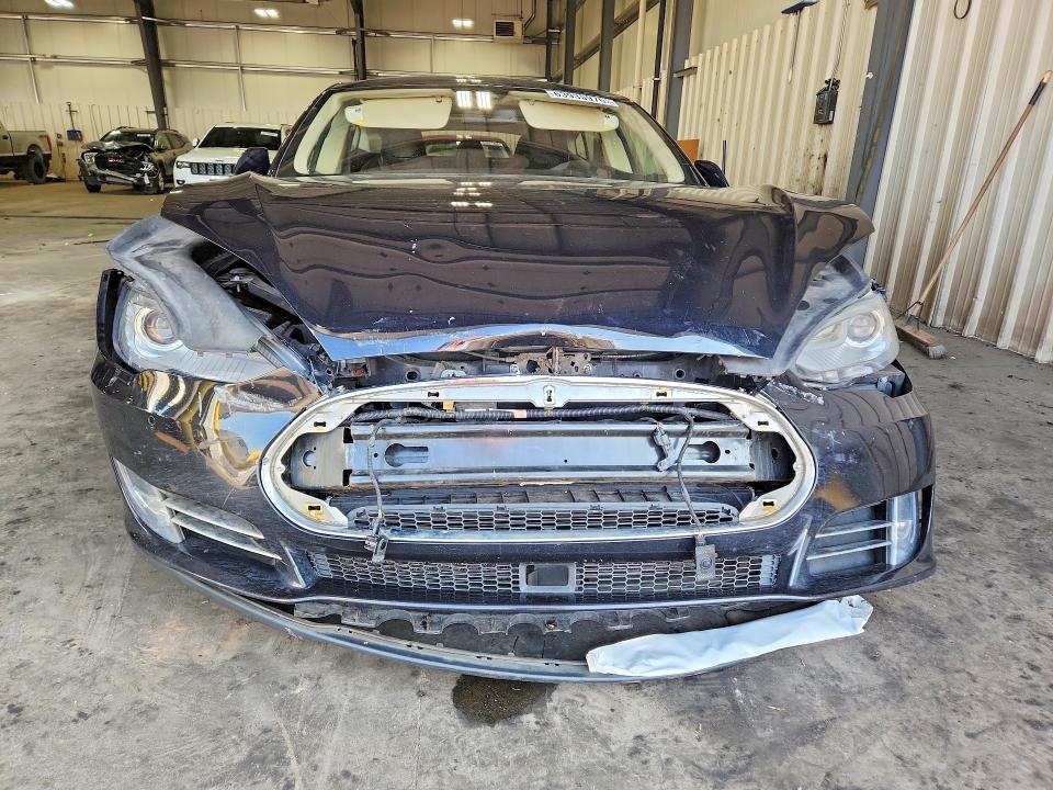 Photo 5 from auction – 2015 TESLA MODEL S with VIN 5YJSA1E27FF109104