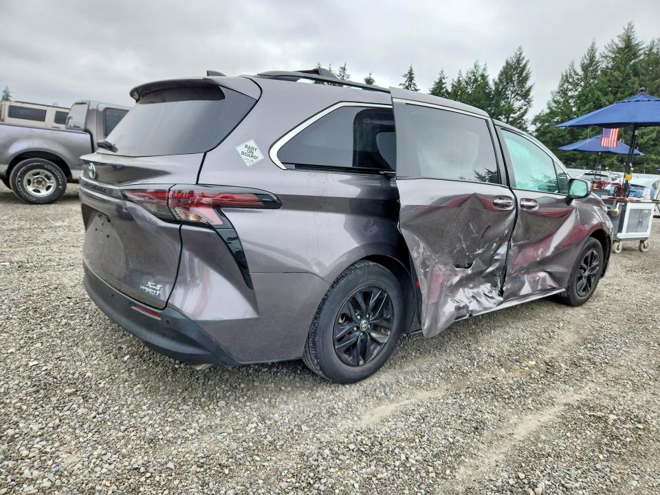 Photo 3 from auction – 2023 TOYOTA SIENNA with VIN 5TDYSKFCXPS075953