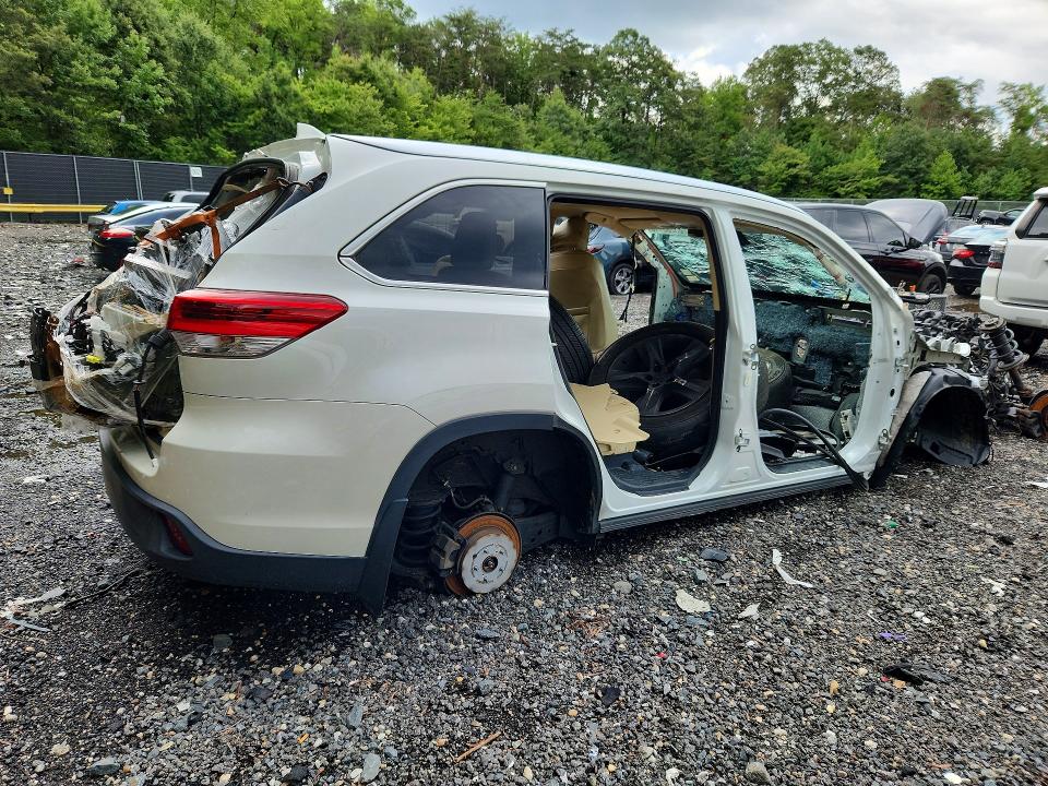 Photo 3 from auction – 2017 TOYOTA HIGHLANDER with VIN 5TDJZRFH7HS517249