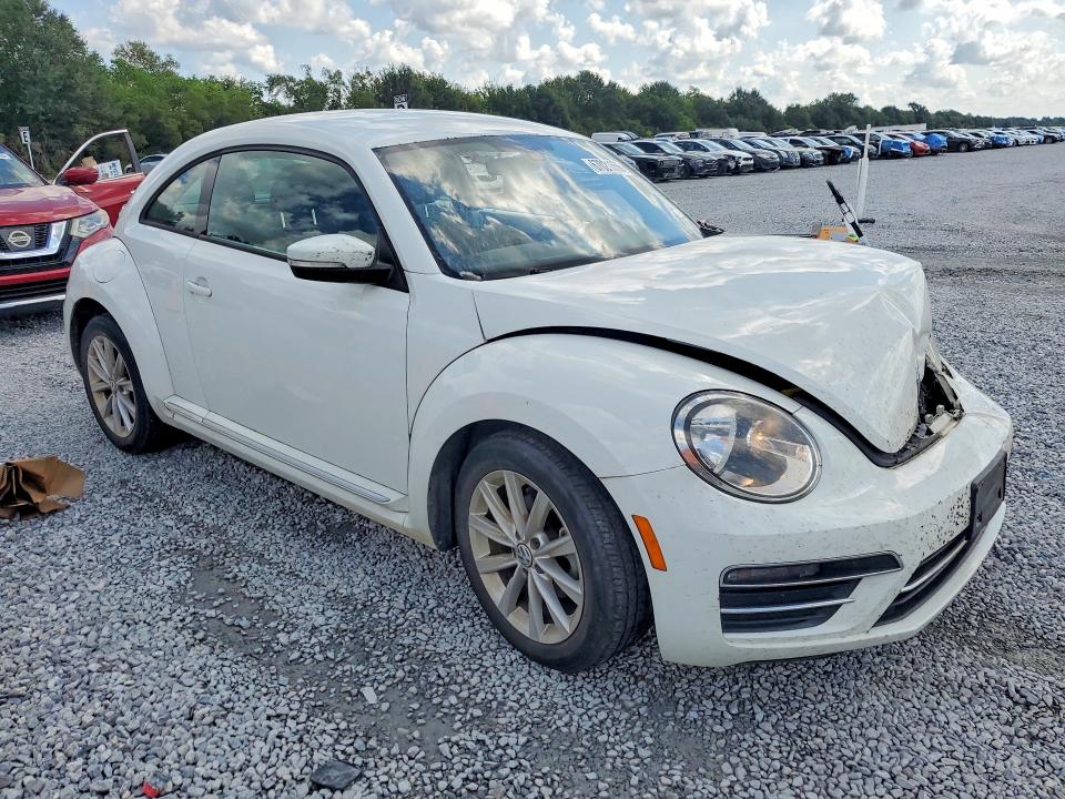 Photo 4 from auction – 2017 VOLKSWAGEN BEETLE with VIN 3VWJ17AT1HM613821