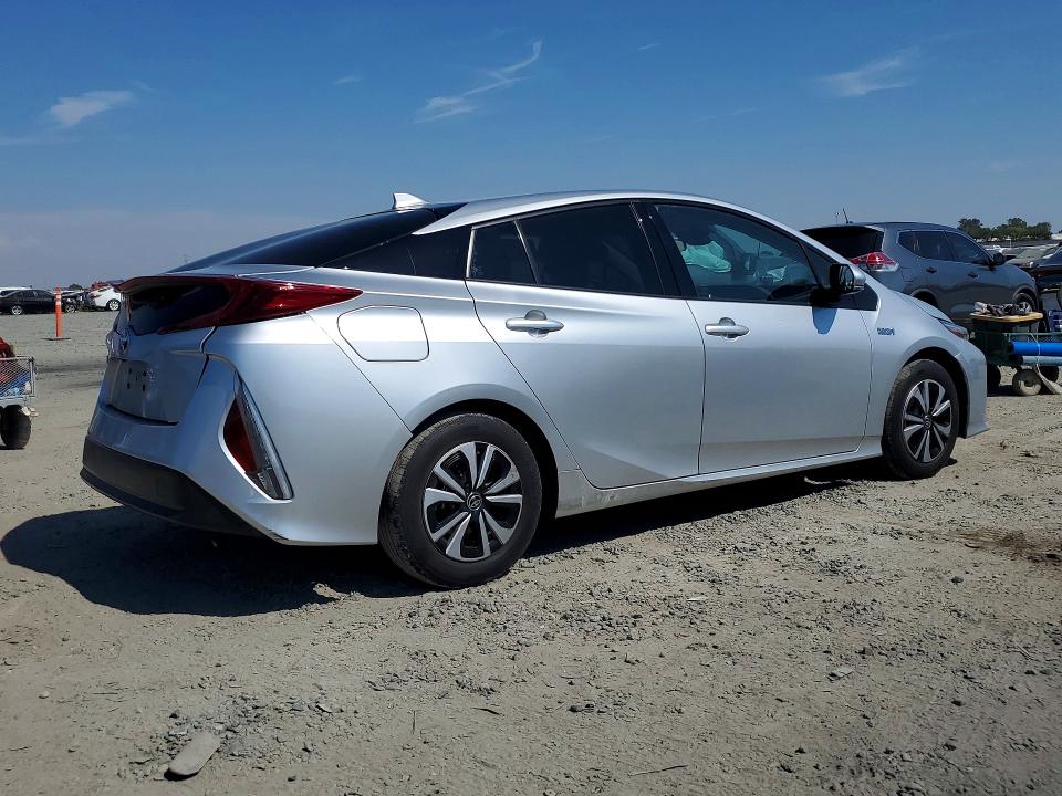 Photo 3 from auction – 2018 TOYOTA PRIUS PRIME with VIN JTDKARFP2J3101782