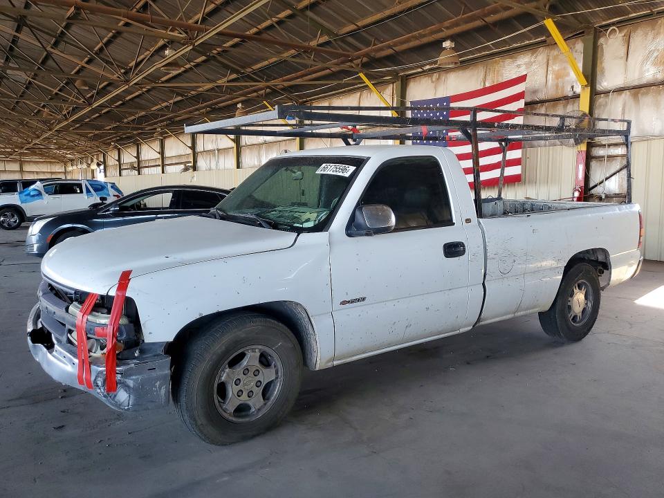 CHEVROLET SILVERADO 2000 with VIN 1GCEC14V3YE407477 - Photo from auction