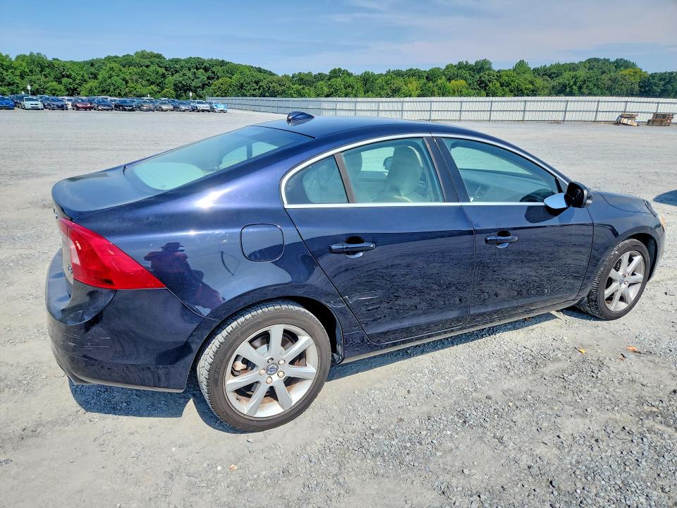 Photo 3 from auction – 2016 VOLVO S60 with VIN YV126MFK0G2400186