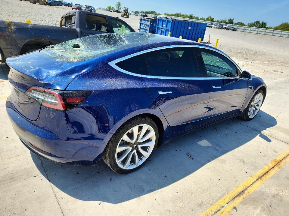 Фото 3 с аукциона – 2018 TESLA MODEL 3 с VIN 5YJ3E1EAXJF155079