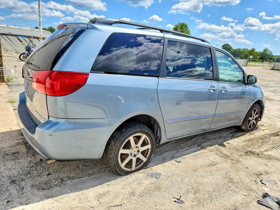 Photo 3 from auction – 2010 TOYOTA SIENNA with VIN 5TDKK4CC0AS335340